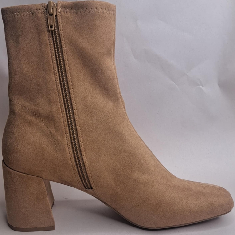 Tan Heeled Boots with Block Heel and Side Zipper